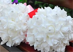 Dreamy White Wedding Bouquet with Soft Ribbons – Ideal for Bridal Parties 7.1″