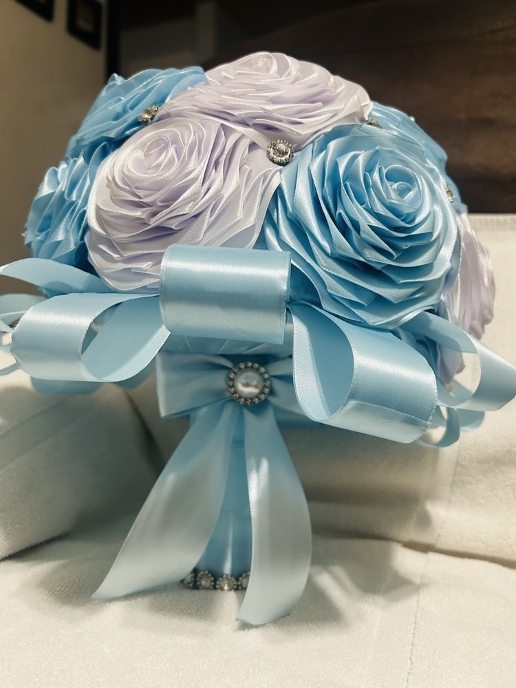 Artificial Blue and White Rose Wedding Flower Bouquet with Ribbon for Decoration