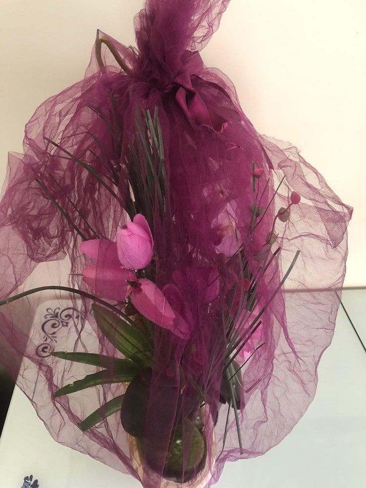 Second Hand Decorative Faux Flower Arrangement in Elegant Vase – Home Decor