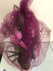 Second Hand Decorative Faux Flower Arrangement in Elegant Vase – Home Decor
