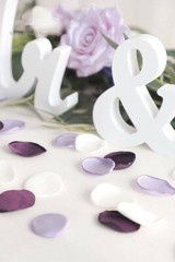 300 pétalos de rosa de seda sintética color lila y ciruela para cesta de flores.