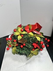 HOME ACCENTS HOLIDAY CHRISTMAS 10″ ROUND KISSING BALL BERRIES/PINECONES