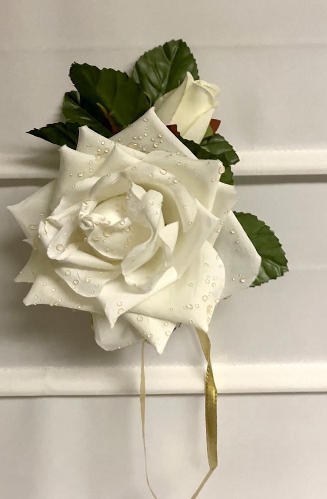 Winter White Silk Dewy Rose & Rose Bud Corsage 7″ x 5″ EC!