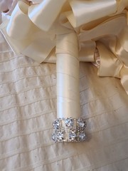 Vintage Style Wedding Bouquet With Broches – BLING