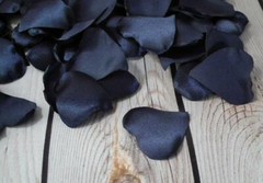 Heart shaped dark green satin rose petals, 50 count artificial petals