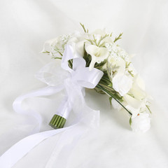 Elegant 11″ White Calla Lily Cascading Bridal Bouquet for Weddings & Showers