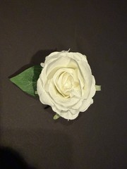 Beautiful And Romantic Ivory Rose And Pearl Wrist Corsage set Of 4 New In Box