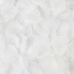 500 – new – SILK WHITE ROSE PETALS – perfect for the wedding isle – tables decor