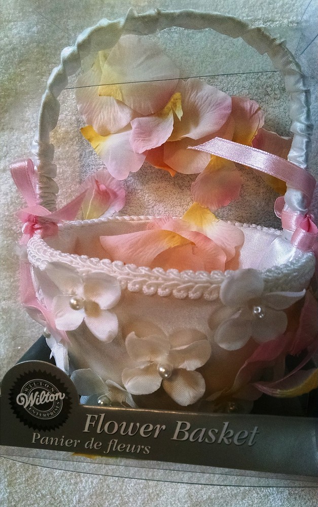 Wilton Wedding Flower Basket with Flowers – New in Box