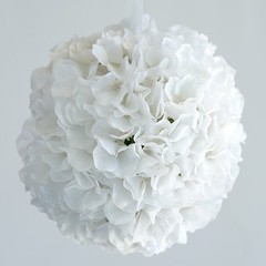 4 White Hydrangea 7″ wide Kissing Balls Wedding Party Bouquets Centerpieces
