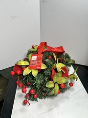 HOME ACCENTS HOLIDAY CHRISTMAS 10″ ROUND KISSING BALL BERRIES/PINECONES