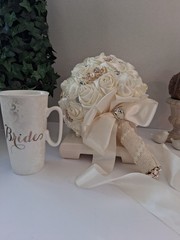 IVORY/CREAM Satin Roses & Diamante Brooch/Rose Gold Brooch; Bridal Bouquet; EUC!