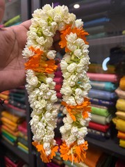18” Mallipoo Natural Looking Handmade Jasmine & Kanagambaram Flower Gajra G7