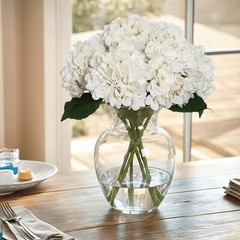 Artificial Flower Hydrangea Fake Hydrangea, Used in The Center of The White