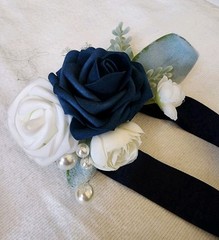 2 PCS Wrist Corsage Wristlet Artificial Roses Wedding Prom Navy Blue & White Tie