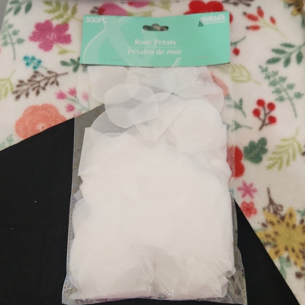 Details & Accessories 300 White Fabric Artificial Rose Petals Wedding Romantic