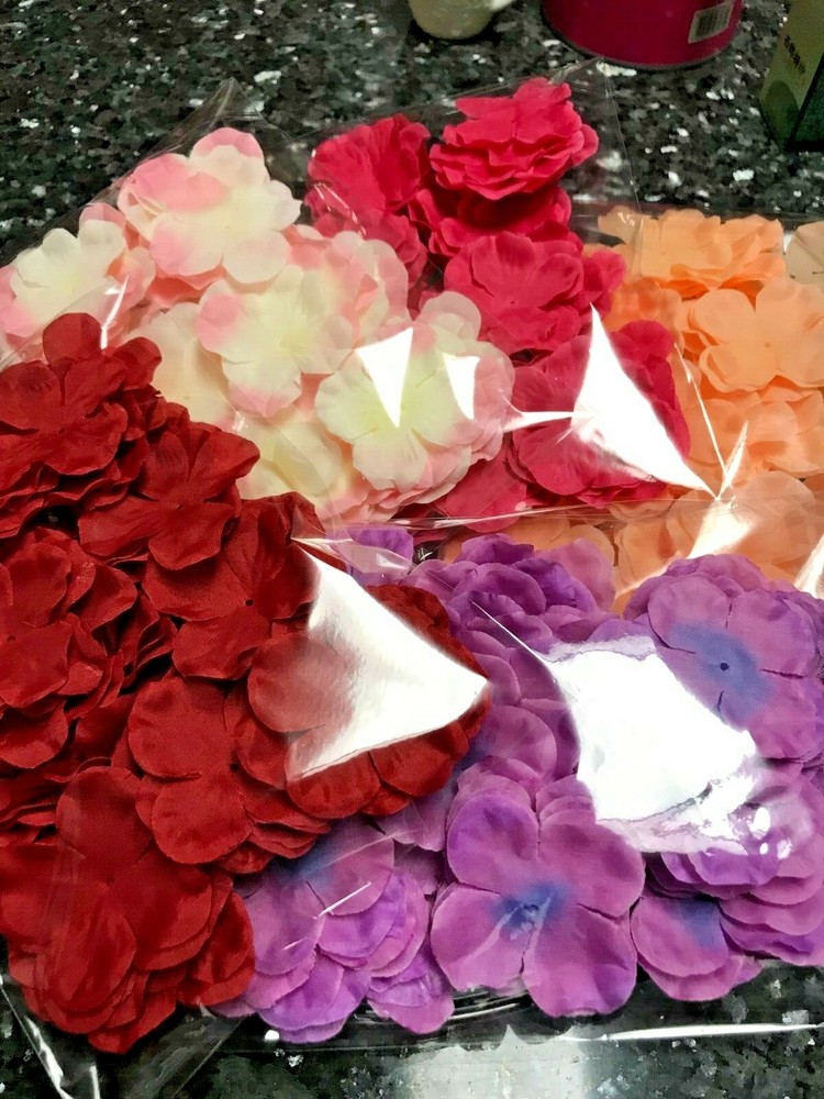 100 pcs Silk Flower Petals for Wedding Valentine’s day Girl Basket Decoration