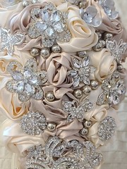 Vintage Style Wedding Bouquet With Broches – BLING