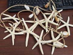 HANDMADE WHITE STARFISH SEASHELL GARLAND HANGER
