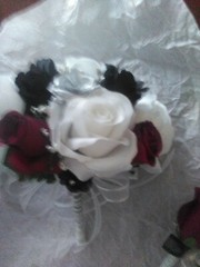 14 PC WEDDING SET GOLD RED & IVORY CASCADE BOUQUET MOH TOSS BOUTS & CORSAGES
