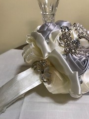 29 WHITE & SILVER SILK ROSES BRIDE WEDDING BOUQUET WITH FUAX DIAMONDS & PEARS