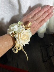 Set of 6 Serwalin Champagne Corsage with Faux Pearls NIB