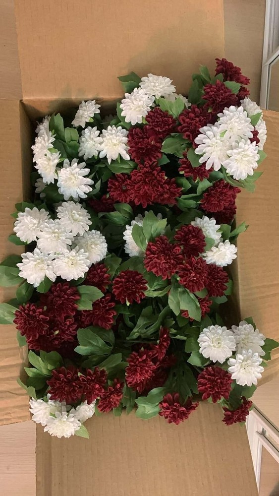 100 ‘Silk’ Flowers (Red & White)