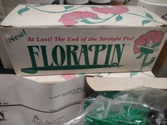 144 Pieces Florapin 1980s Vintage Fresh Flower Corsage Safety Pin 1-5/16″ Green