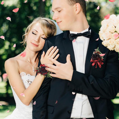 2 Pcs Wine Red Rose Wrist Corsage and Boutonniere Set, Rose Corsage Hand for Wom