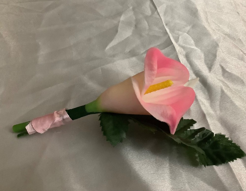 Custom made real touch calla lily boutonniere…..you choose color