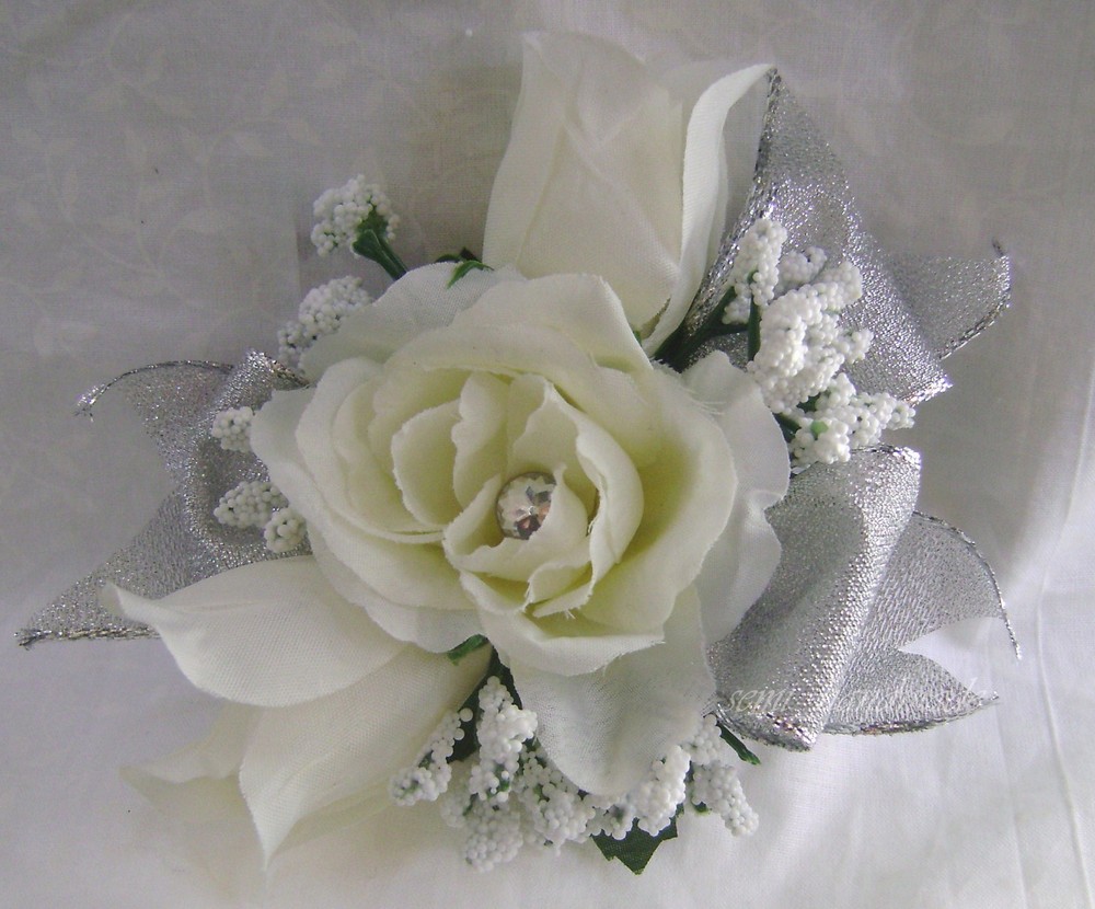Ivory Roses~baby’s breath~wrist~wristlet~Silver~Prom~Party~Quinceanera~Corsage