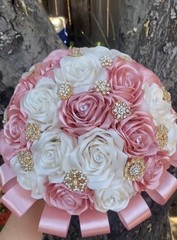 Ramo de quinceañera de rosas eternas