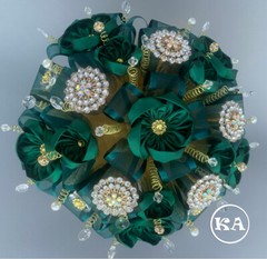 NEW Quinceanera Bouquet Champagne with Gold Brooch – Ramo Quinceanera Champagne