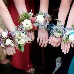 72 Pieces Wrist Corsage Bands Elastic Stretchable Corsage Wristlets Bracelets Pr