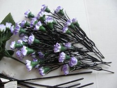 BUNDLE OF DECORATIVE ARTIFICIAL SILK FLOWERS TOO MANY TO COUNT AS IN PICTURES