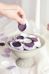 300 pétalos de rosa de seda sintética color lila y ciruela para cesta de flores.