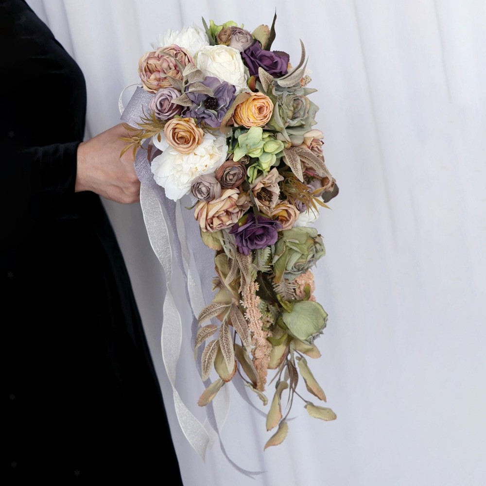 Wedding Bridal Bouquet Bridal Flower Flower Arrangements Romantic Tossing