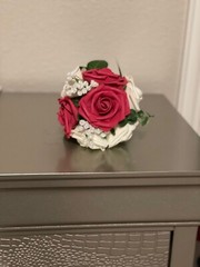 BRIDESMAID OR BRIDES BOUQUET. 