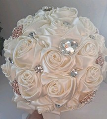 IVORY/CREAM Satin Roses & Diamante Brooch/Rose Gold Brooch; Bridal Bouquet; EUC!