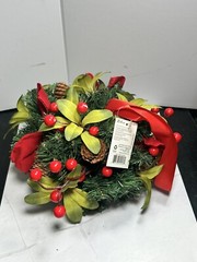 HOME ACCENTS HOLIDAY CHRISTMAS 10″ ROUND KISSING BALL BERRIES/PINECONES