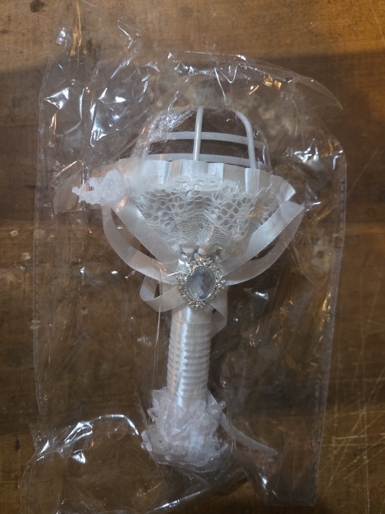 Elegant Wedding Bouquet Holder – 3×7 in Foam with White Lace & Rhinestones for B