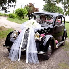 Suncalla 2 Pcs Giant White Wedding Bow Decor with Artificial Flowers Wreath