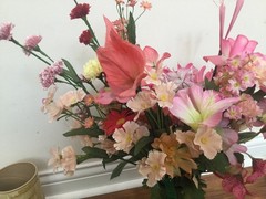 VINTAGE SILK FLOWER mixed blush pink +flowers ROSES ARRANGEMENT in a green vase