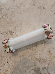 Bouquet Holder Ivory-Vintage Rose Trim