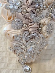 Vintage Style Wedding Bouquet With Broches – BLING