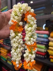18” Mallipoo Natural Looking Handmade Jasmine & Kanagambaram Flower Gajra G7