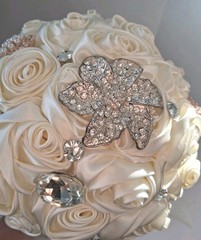 IVORY/CREAM Satin Roses & Diamante Brooch/Rose Gold Brooch; Bridal Bouquet; EUC!