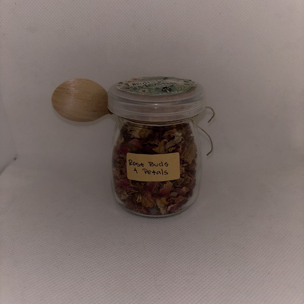 Red Rose Buds & Petals