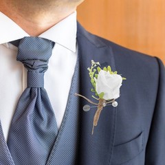 2Pcs Reusable Wedding Boutonniere Set Artificial Rose for Groom and Bride White