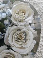 Hand Made Thick Clear Resin Wedding Bouquet White Roses Table Display Pearls…